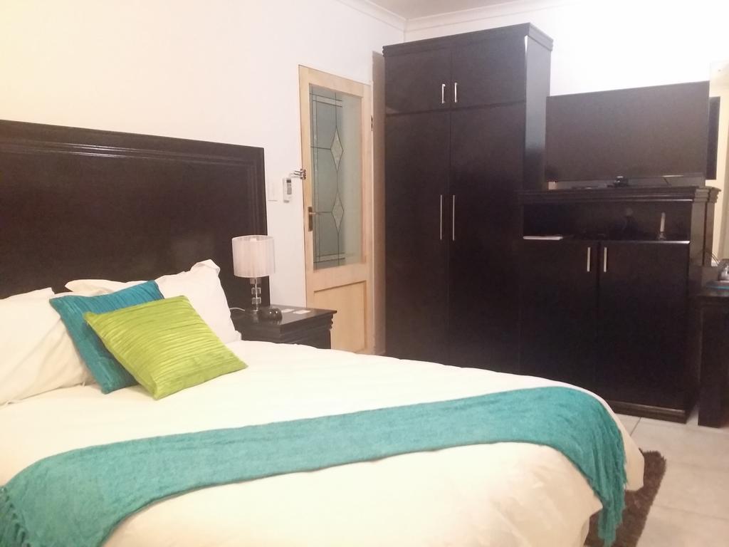 Alicia'S B&B Roodepoort Exterior photo