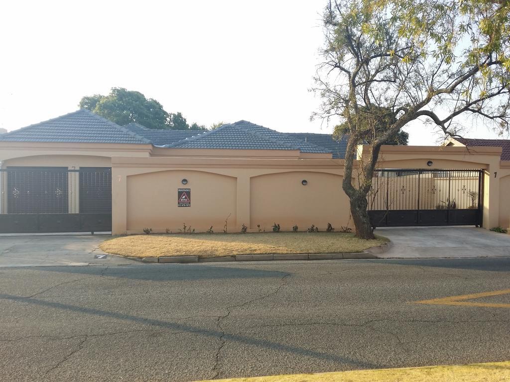 Alicia'S B&B Roodepoort Exterior photo