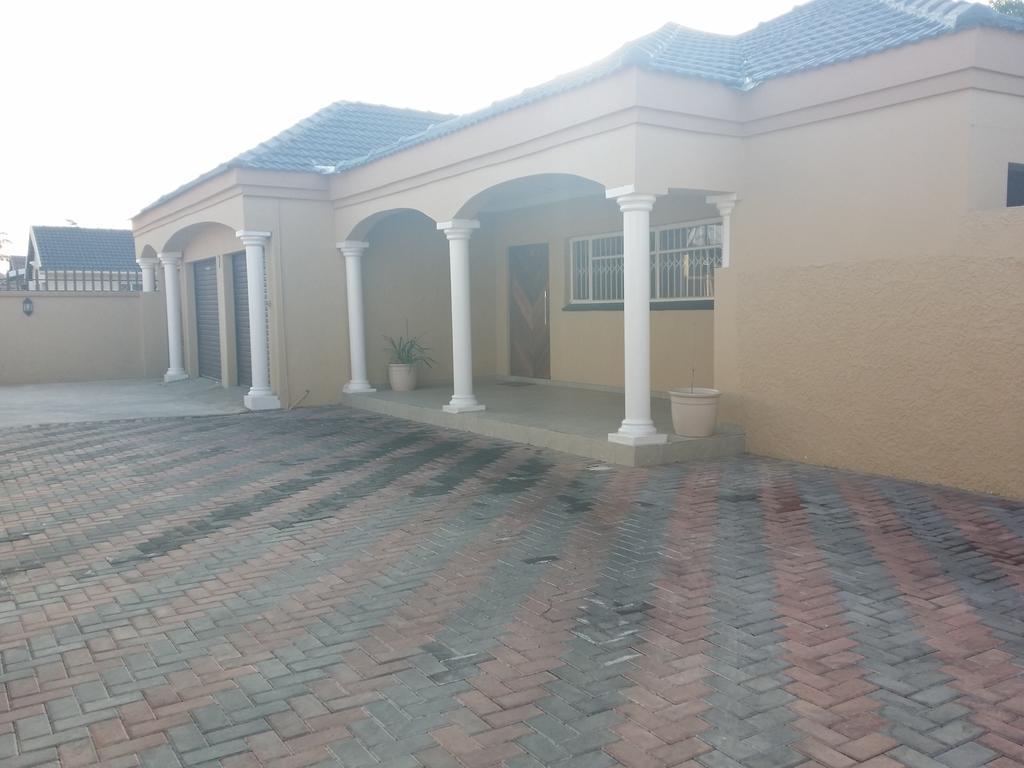 Alicia'S B&B Roodepoort Exterior photo